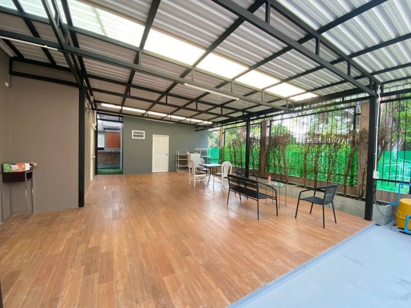 พร้อมอยู่ ให้เช่าบ้านเดี่ยวรีโนเวทใหม่ ราคา95,000 บาท ต่อเดือน Passorn Prestige Pattanakarn 38 : ภัสสร เพรจทีส พัฒนาการ 38 ทำเลดี เข้าออกได้หลายทาง