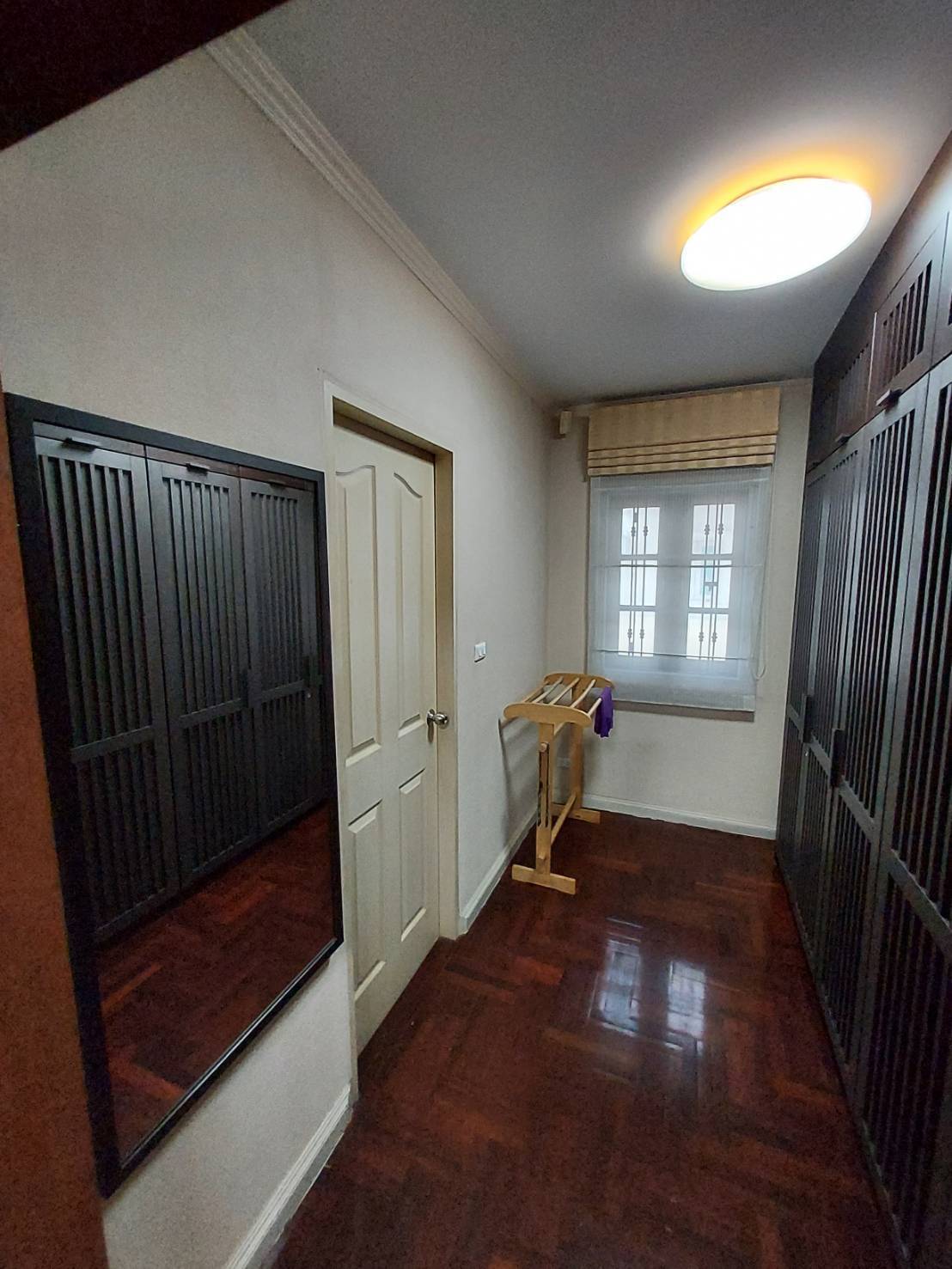 ให้เช่าบ้านพร้อมอยู่ ทาวน์โฮม 3 ชั้น หมู่บ้าน สราญพฤกษ์ ซอยลาดพร้าว130 รามคำแหง 81