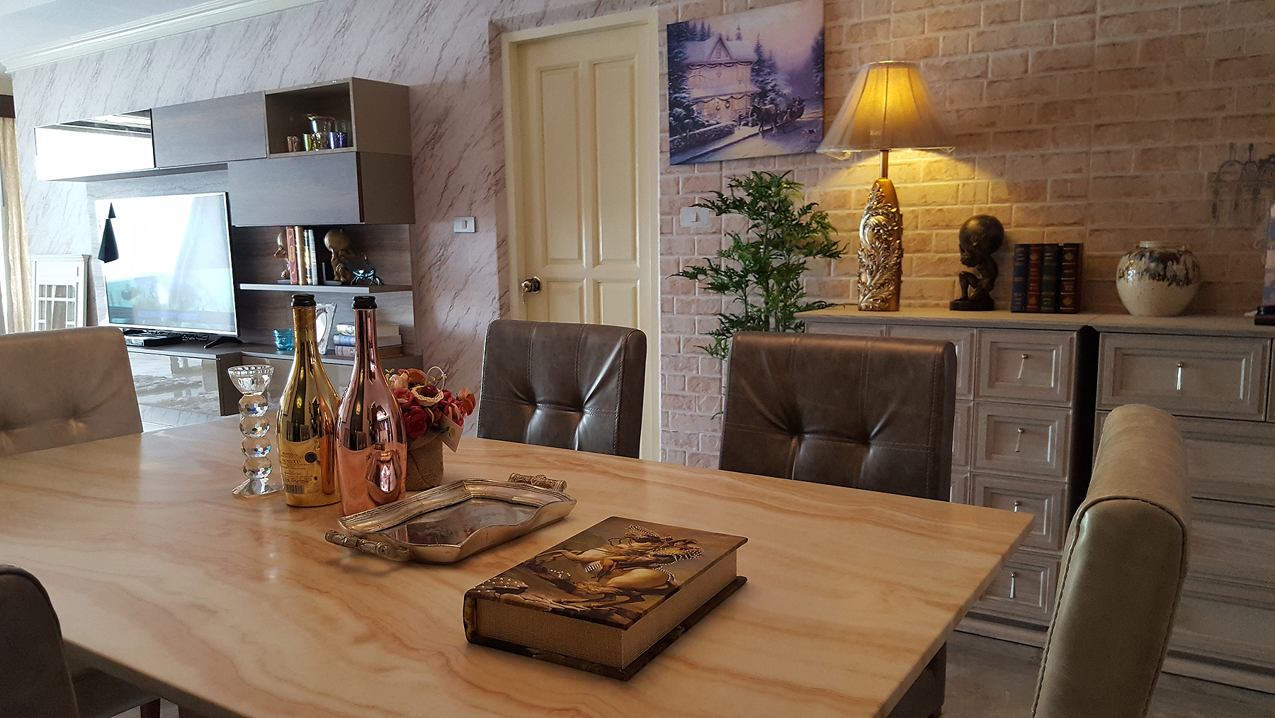 รหัสทรัพย์ 32240 ขายคอนโด Bang Saray Condominium (บางเสร่ คอนโดมิเนียม) ติดทะเลพัทยา 150 ตรม. 2 ห้องนอน 2 ห้องน้ำ 2 ระเบียง ตกแต่งดีไซน์ สวย สง่า มีคลาส ไม้จริง บิ้วอิน พื้นจากตุรกี material นำเข้าจากอิตาลี