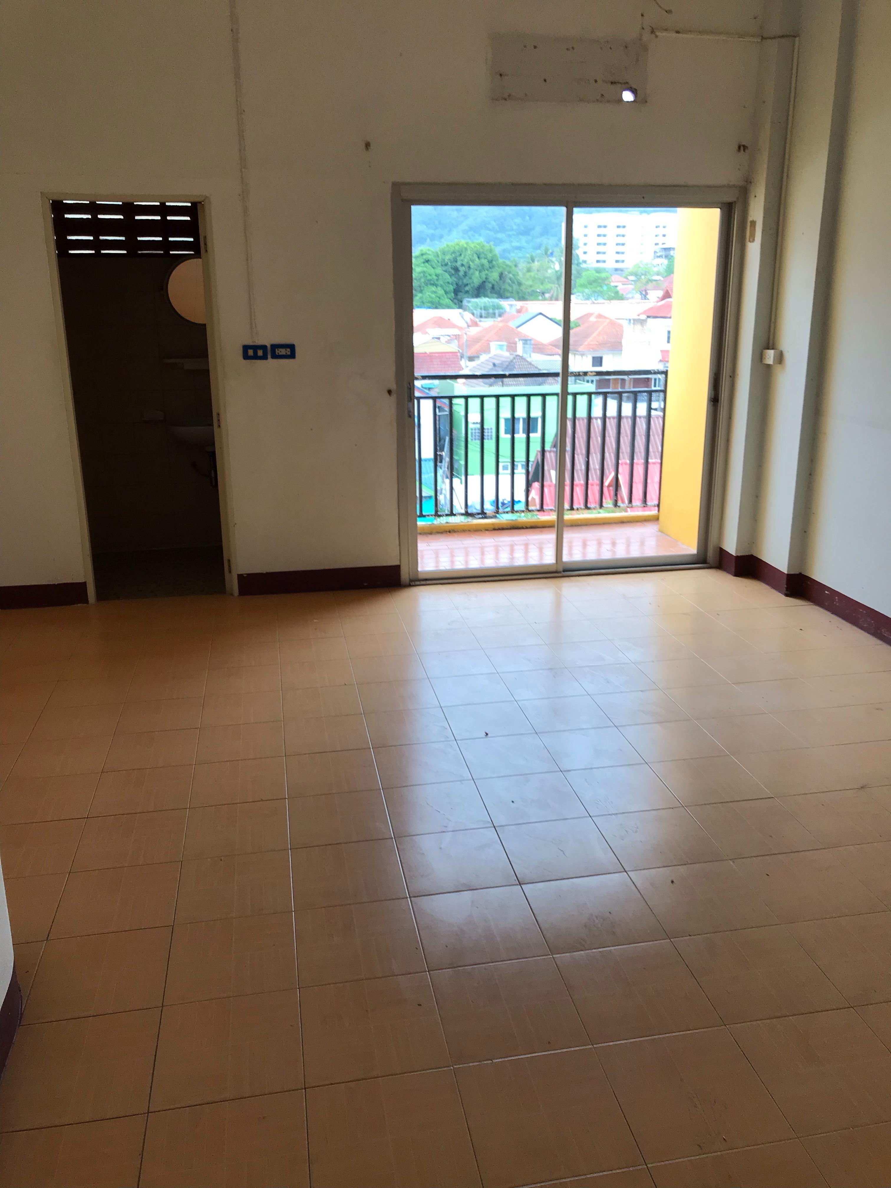 ขายตึกแถวอาคารพาณิชย์ 3 คูหาติดกัน 4 ชั้น + ดาดฟ้า ตั้งอยู่ที่ ป่าตอง จังหวัดภูเก็ต