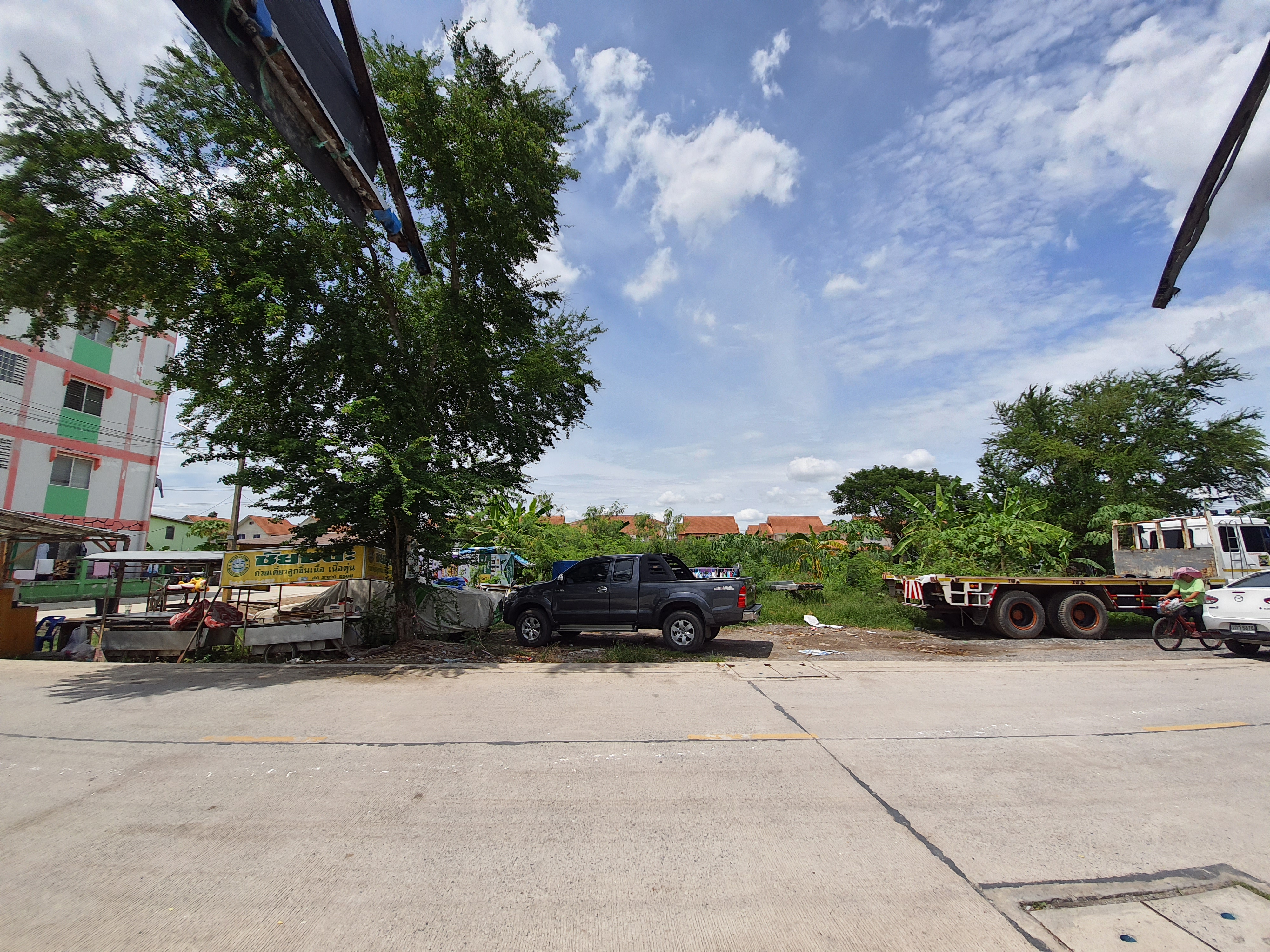 รหัสทรัพย์ 04668 ขายที่ดินถมแล้ว ลำลูกกาคลอง 4 ซอยร่วมสุข 2 ติดถนน 3 ด้าน (ที่ดินรูปสี่เหลี่ยมจัตุรัส) ขนาดพื้นที่ 3 งาน 63 ตรม