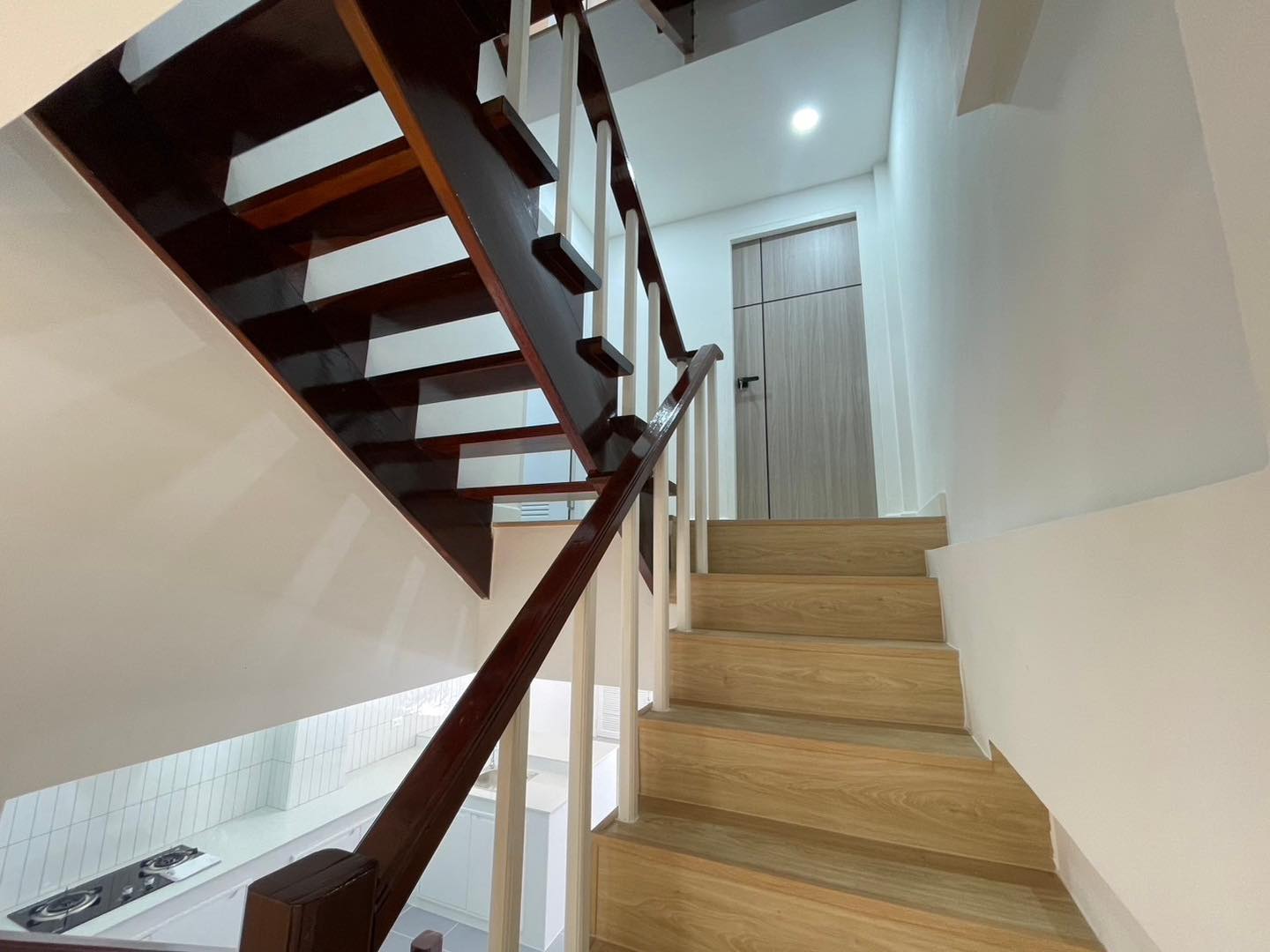 ด่วน! ทาวน์โฮม 3 ชั้น ติวานนท์ 43 ใกล้ MRT สามัคคี ✨ รีโนเวทใหม่หมดจด! ราคาพิเศษ ฿3.99 ล้าน