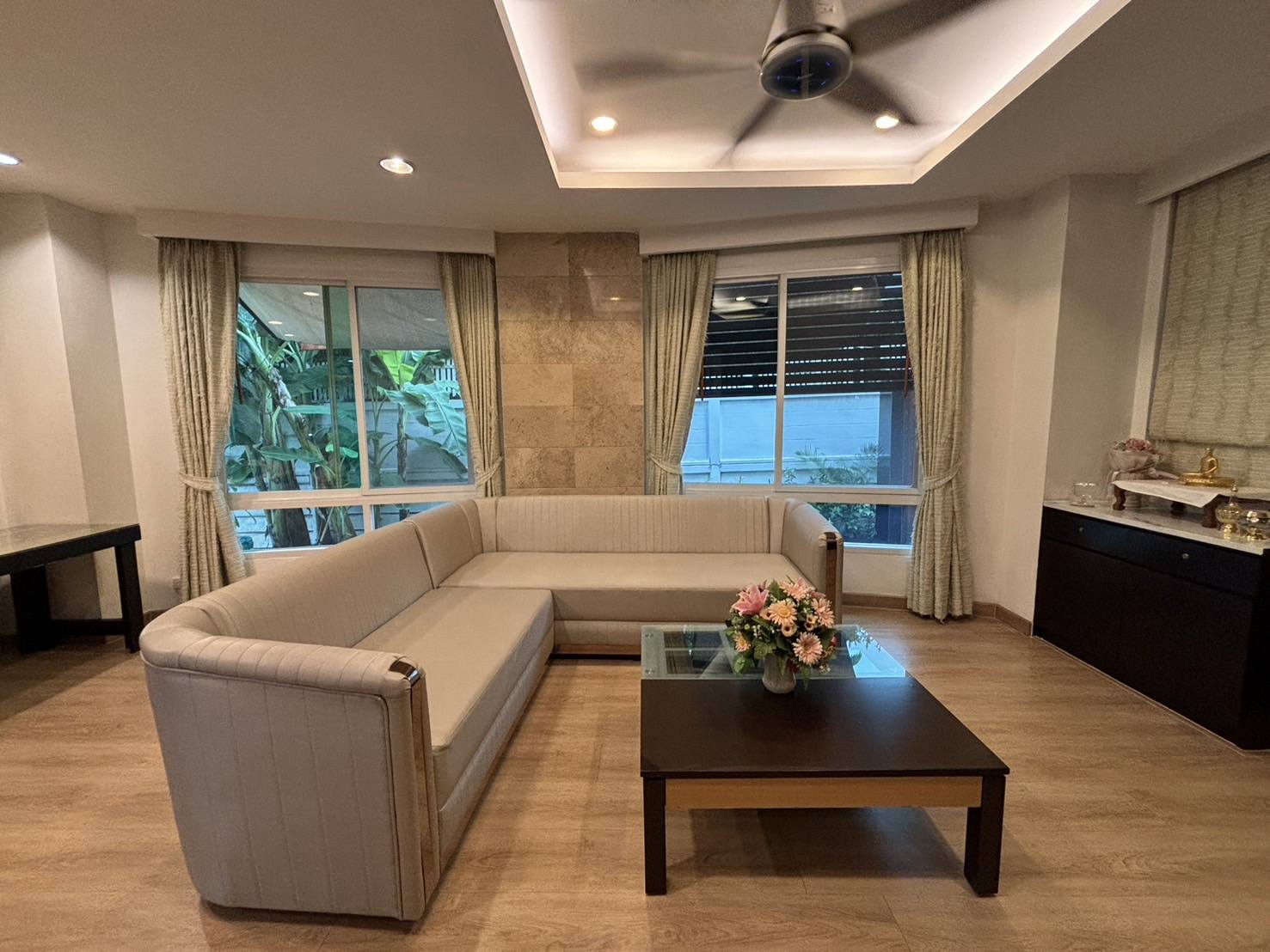 🏡 ให้เช่าบ้านเดี่ยวหรู หมู่บ้านบ้านลาดพร้าว Exclusive 📍 ถนนเลียบด่วนเอกมัย–รามอินทรา (ตรงข้าม The Crystal Park)