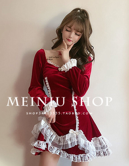 พรีออเดอร์ : เดรสกำมะหยี่คอกว้างแต่งระบายลูกไม้หวานๆ แขนยาว มีให้เลือก 2สี