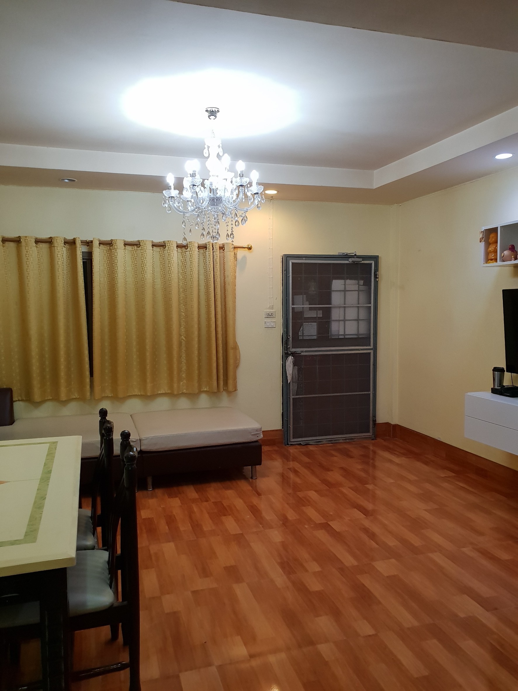 ขาย / เช่าบ้านแฝด 2 ชั้น หมู่บ้าน รังสิยา ซ.อุดมสุข 58 ถ.สุขุมวิท 103 ขายราคา 5.5 ล้าน 3 ห้องนอน