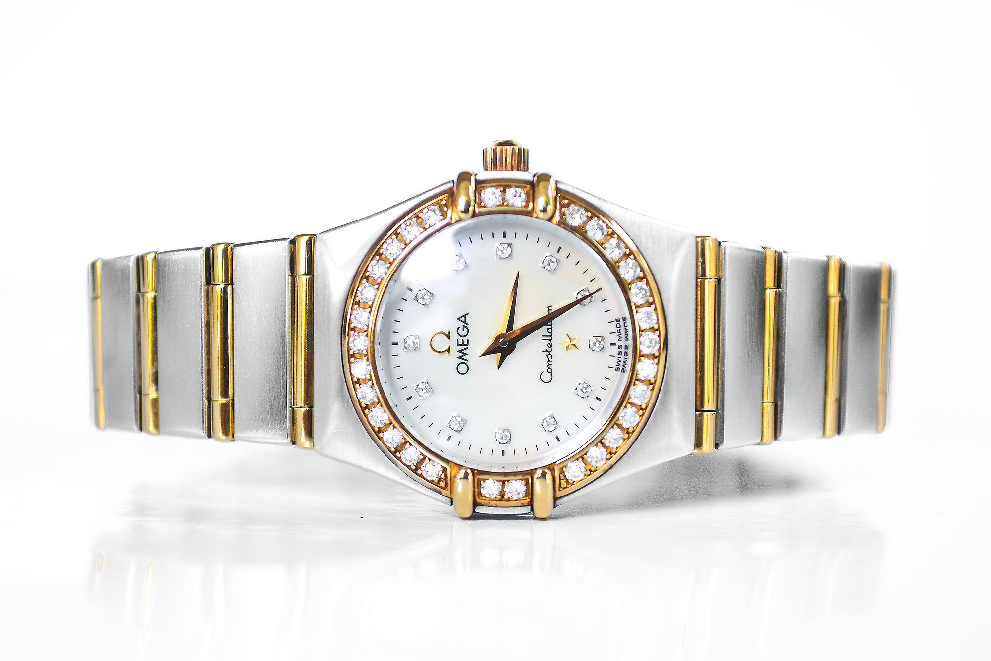 Omega Constellation 2 tone 18k lady หน้ามุก หลักเพชร ขอบเพชร (Sold)