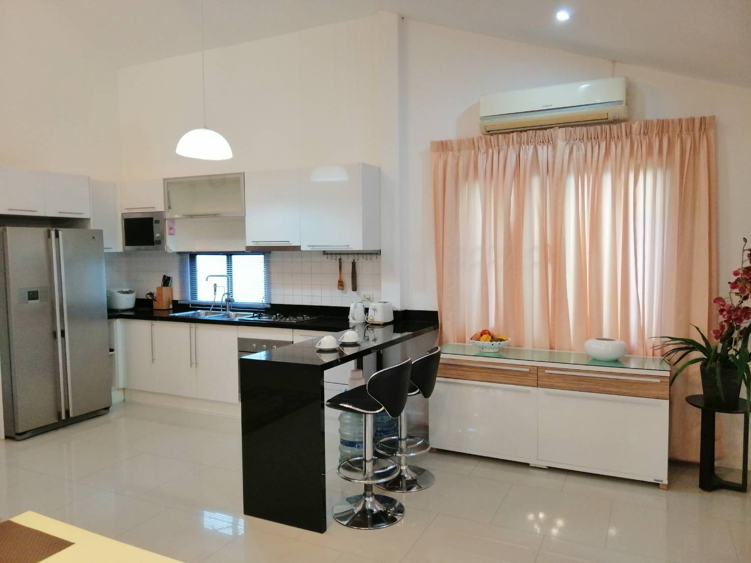 ขายบ้านเดี่ยวหมู่บ้าน สยามเพลส (Siam Place) ขายราคา 4,800,000 บาท ค่าโอนคนละครึ่ง