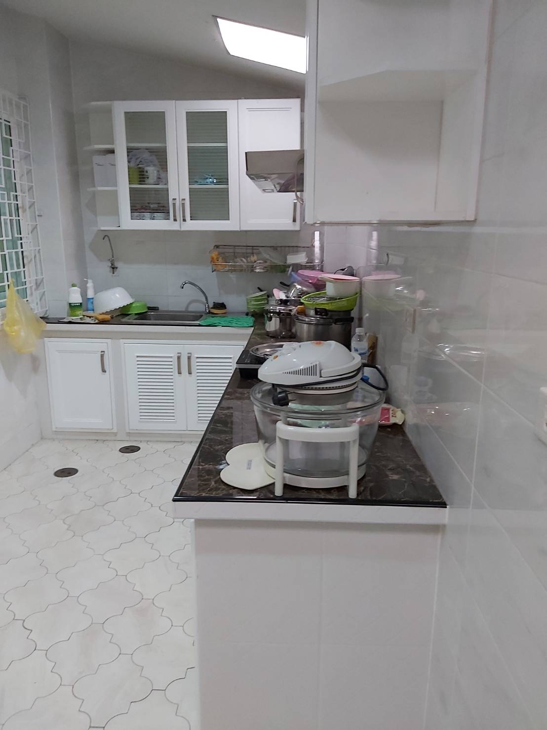 ขายทาวน์เฮ้าส์ 2 ชั้น หมู่บ้าน โกลเด้น ทาวน์ วัชรพล-สุขาภิบาล 5 Gloden Town Watcharapol-Sukhapiban 5 มี 4 ห้องนอน