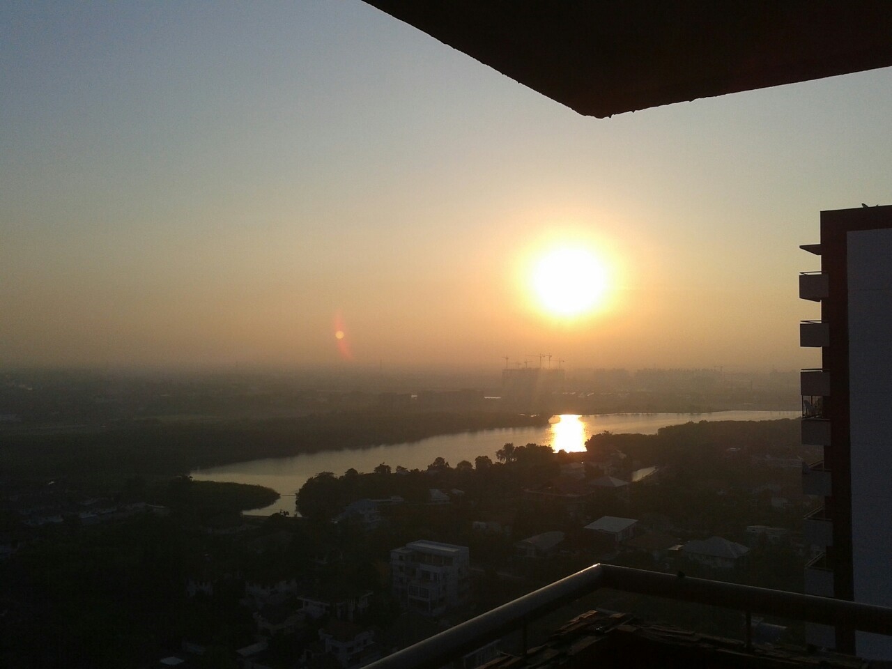 ให้เช่า คอนโด Lake View พื้นที่ 118 ตรม. 3ห้องนอน 3ห้องน้ำ วิวทะเลสาบ เมืองทองธานี ชั้น 28, 1 ห้องนั่งเล่น 1 ห้องครัว 2ระเบียง