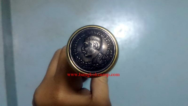 ไม้ตะพด หัวทองเหลือง ประดับเหรียญ ร.5 (2)