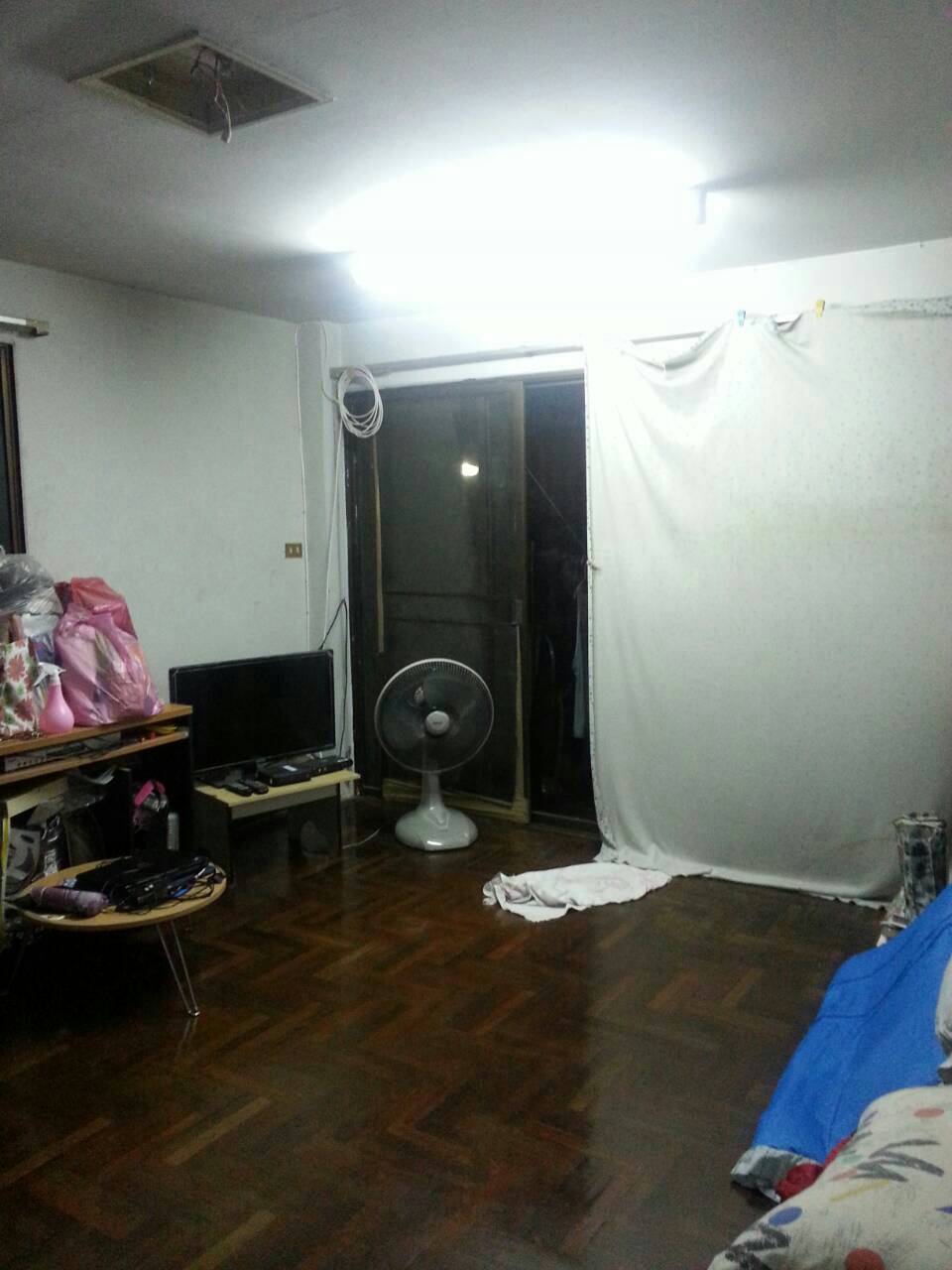 ขายทาวน์เฮ้าส์ 3 ชั้น 4 ห้องนอน 1 ห้องครัว 2 ห้องน้ำ พื้นที่ 30 ตร.ว