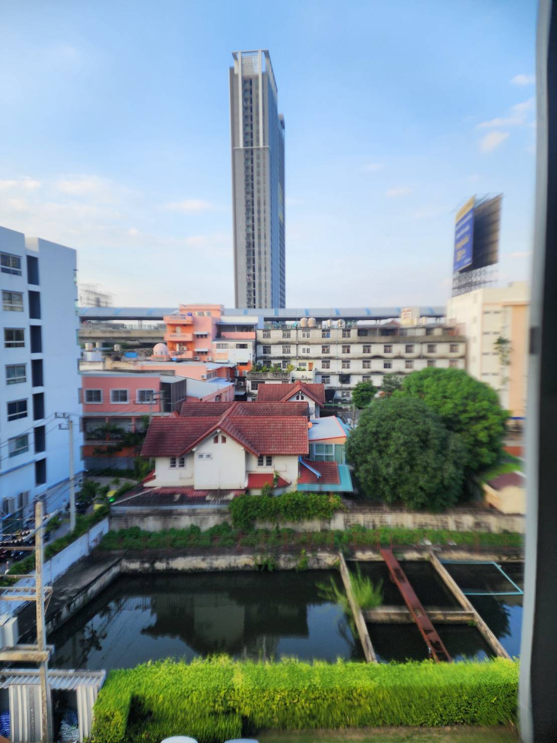 ให้เช่า dcondo Rattanathibet (ดีคอนโด รัตนาธิเบศร์) ก่อนถึงรถไฟฟ้าสถานีไทรม้า สตูดิโอ ขนาด 28.84 ตร.ม. ชั้น 6 ตึกB ทิศเหนือ