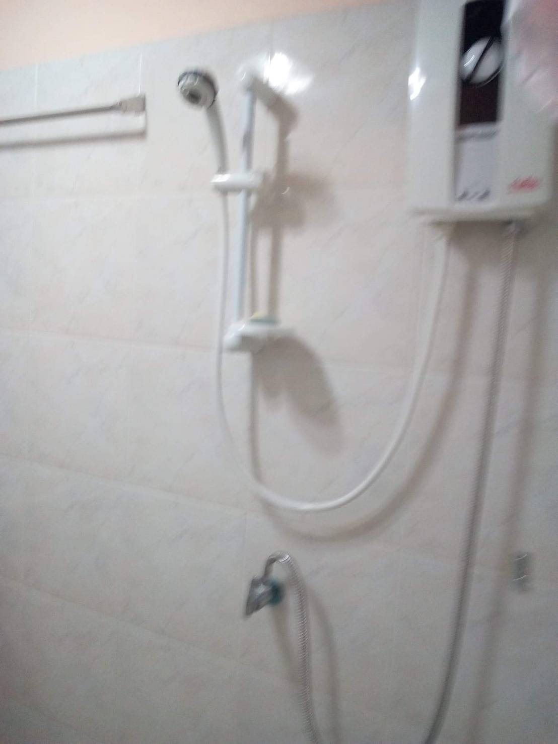 ขายตึกแถว 5 ชั้น ขนาด 25 ตร.วา ( พร้อมกิจการห้องเช่า 14 ห้อง ) ตั้งอยู่ถนนประชาสงเคราะห์ ซอย 16