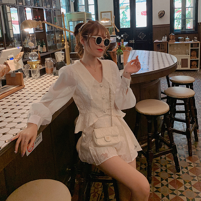 Palglg : พรีออเดอร์ ชุดเซ็ตแฟชั่นสีแชมเปญ แบบสวยหรู ผ้าลายลูกไม้ เสื้อแขนยาว + กางเกงขาสั้น แบรนด์แท้