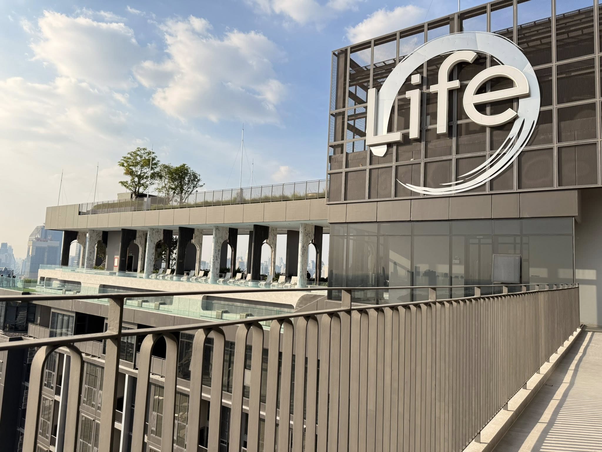 ให้เช่าคอนโดใหม่ Life Rama 4 - Asoke (ไลฟ์ พระราม 4 - อโศก) วิวแม่น้ำสวยมาก ใกล้ MRT ศูนย์สิริกิติ์ เพียง 300 เมตร