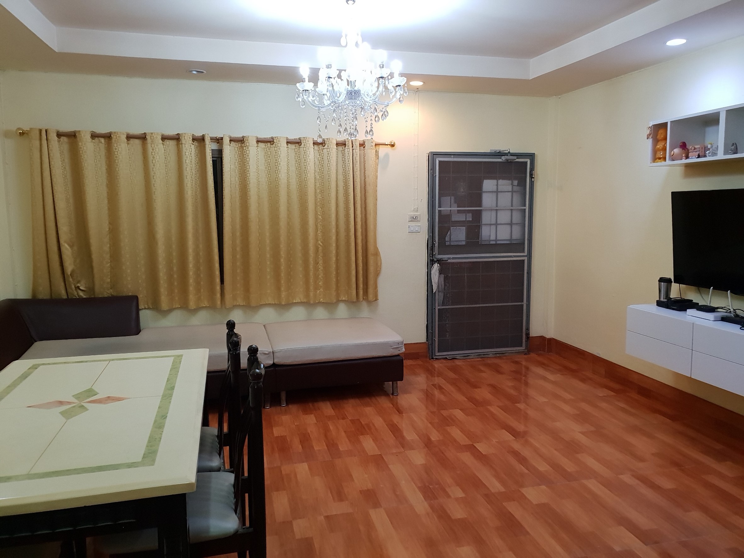 ขาย / เช่าบ้านแฝด 2 ชั้น หมู่บ้าน รังสิยา ซ.อุดมสุข 58 ถ.สุขุมวิท 103 ขายราคา 5.5 ล้าน 3 ห้องนอน