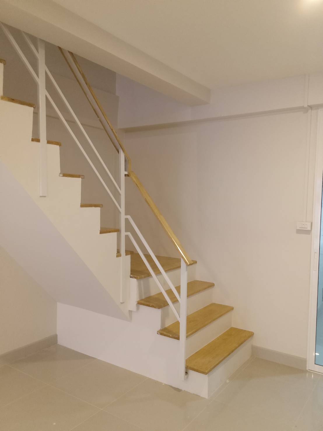 ขายทาวน์เฮ้าส์ 2 ชั้น ปรับปรุงรีโนเวทใหม่ทั้งหลัง หมู่บ้านรินทร์ทอง ลำลูกกา คลอง 2