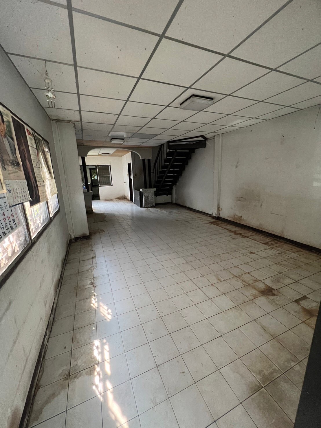 ขายทาวน์เฮ้าส์ 2 ชั้น หมู่บ้าน ราณี 2 ถนน ลาดปลาเค้า 42 (หลังมุม) 2 ห้องนอน 2 ห้องน้ำ ตร.ม. 21 ตร.ว บ้านหันไปทางทิศตะวันตกเฉียงเหนือ