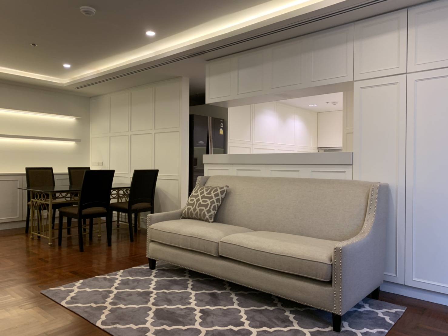 ให้เช่าคอนโด Baan Suanpetch (บ้าน สวนเพชร) 2 ห้องนอน 3 ห้องน้ำ 1 ห้องแม่บ้าน 1 ห้องรับแขก 1 ห้องครัว