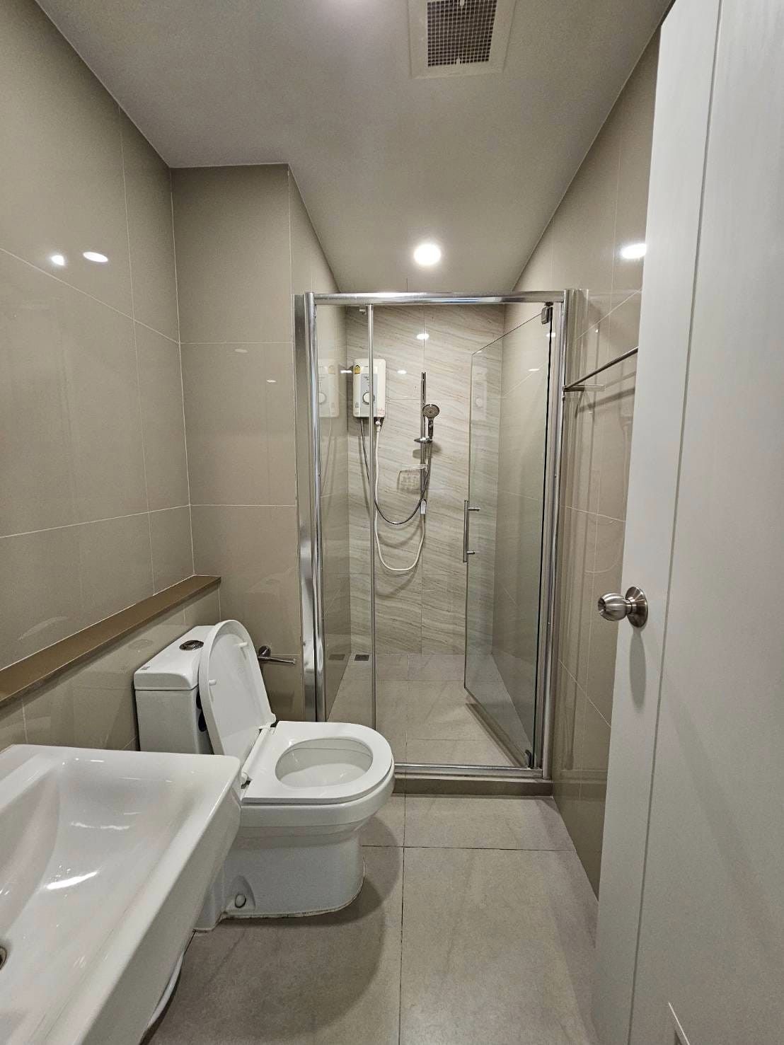 ปล่อยเช่า คอนโดเดอะทรีสุขุมวิท 71-เอกมัย Condo The Tree Sukhumvit 71- Ekkamai (ใกล้แอร์พอร์ตลิงค์ ) 1ห้องนอน 26 ตรม. ชั้น 19 ห้องแต่งครบพร้อมเข้าอยู่