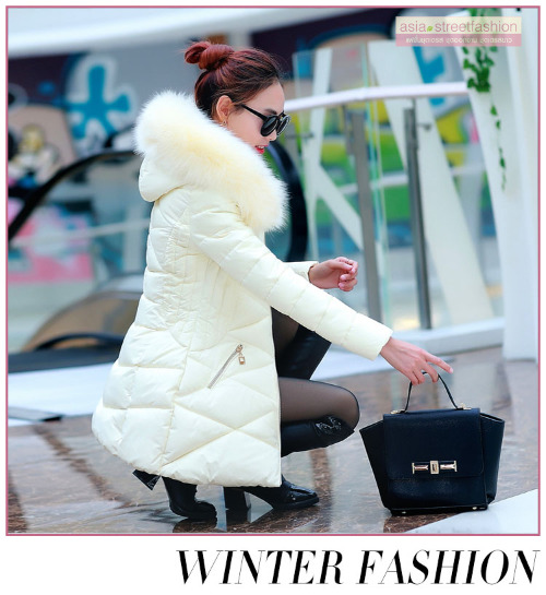 เสื้อกันหนาวฮู้ดดี้ ทรงสวย แต่งเฟอร์หนาฟู สีขาวครีม งานเกรดดีเหมือนแบบ อุ่นมาก หิมะก็เอาอยู่ (ถอดขนถอดฮู้ดได้)