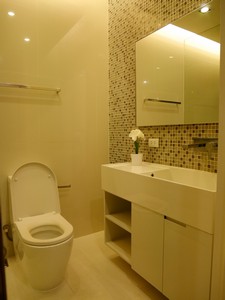 ห้เช่าคอนโด The Room Sukhumvit 21 (เดอะ รูม สุขุมวิท 21 อโศก ) 1 ห้องนอน 1 ห้องน้ำ ขนาด 50 ตรม