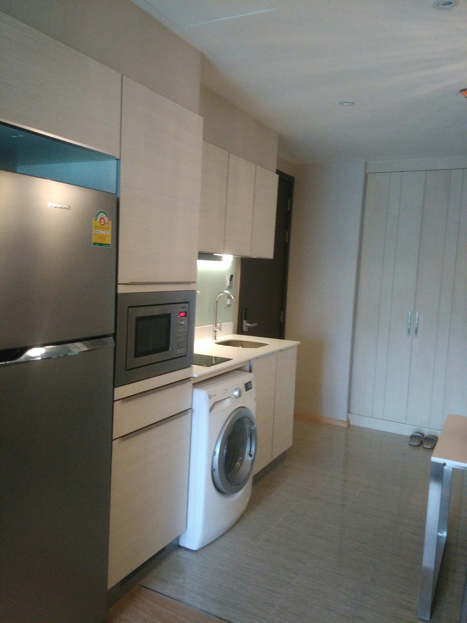 ขาย / เช่า คอนโด H Sukhumvit 43 (เอช สุขุมวิท 43) 1ห้องนอน 1 ห้องน้ำ 1ห้องรับแขก ห้องครัวในตัว พื้นที่ 40.92 ตร.ม ชั้น 9 ห้อง 99/53 วิวเมือง