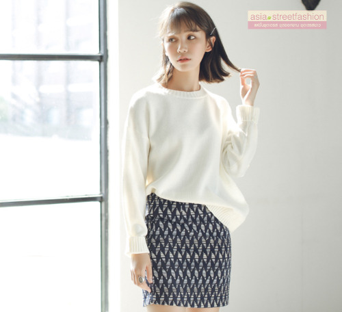Sweater เสื้อสเวทเตอร์แขนยาว สีขาว ทรงสวย จะใส่เดี่ยวไหรือใส่โค้ทคลุมก็เริ่ด
