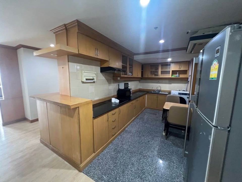 คอนโด ว่างให้เช่า Silom Suite (สีลม สวีท) ใจกลางสาทร ใกล้ BTS เซนต์หลุยส์ เพียง 300 เมตร