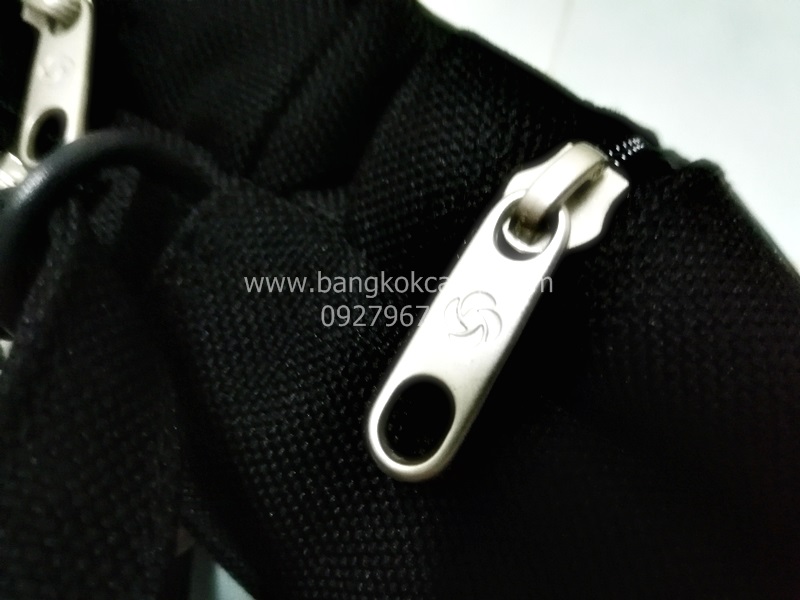 Samsonite กระเป๋าสะพาย เหมือนใหม่ สภาพดี ใบเล็ก พร้อมใช้