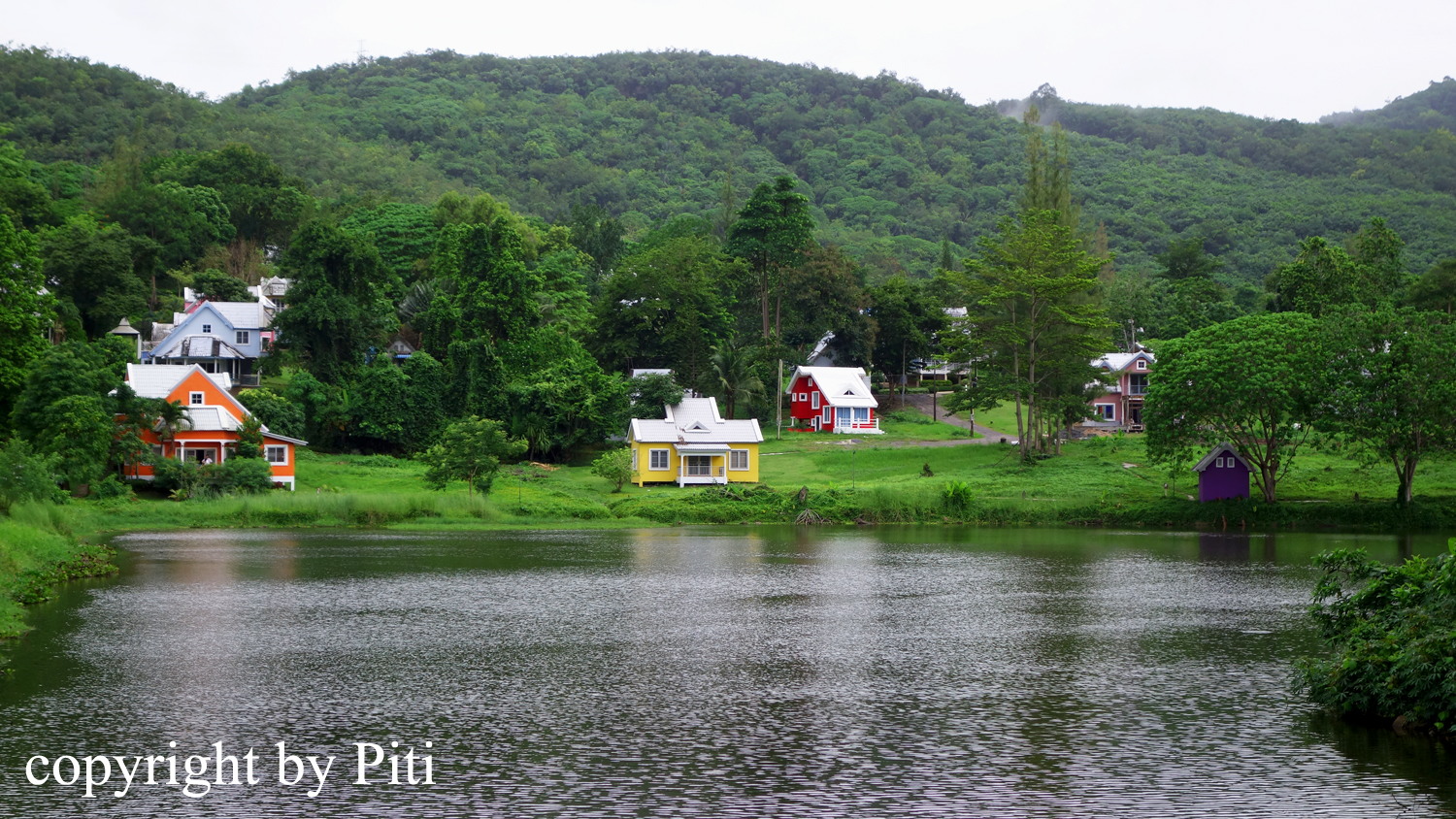 รหัสทรัพย์ 32240 ให้เช่า / ขาย บ้านเดี่ยว 2 ชั้น ใน Brookside Valley Rayong ใกล้ทะเลสาบ ( เดินแค่ 20 วินาที ) เนื้อที่ 105 ตรว. 3 ห้องนอน 2 ห้องน้ำ โซฟาสามารถปรับเป็นเตียงนอนได้