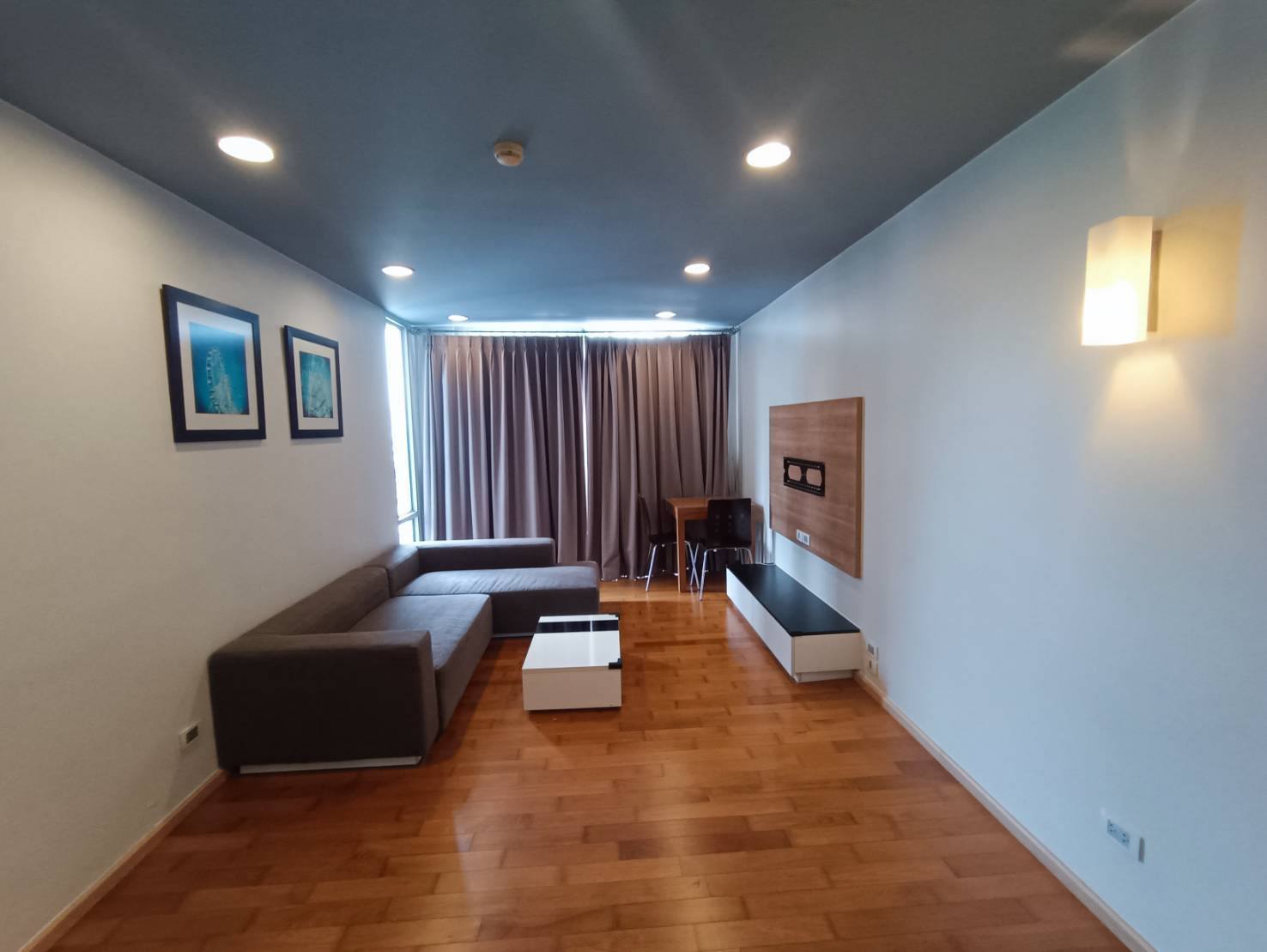 ให้เช่าคอนโด เดอะ เทมโป ร่วมฤดี / For Rent The Tempo Ruamrudee (English below)