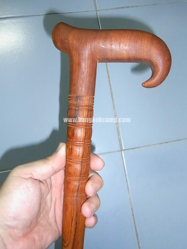 ไม้เท้า (ไม้ประดู่) จับกระชับมือ งานปราณีตน่าสะสม หรือเหมาะเป็นของฝากผู้ใหญ ่