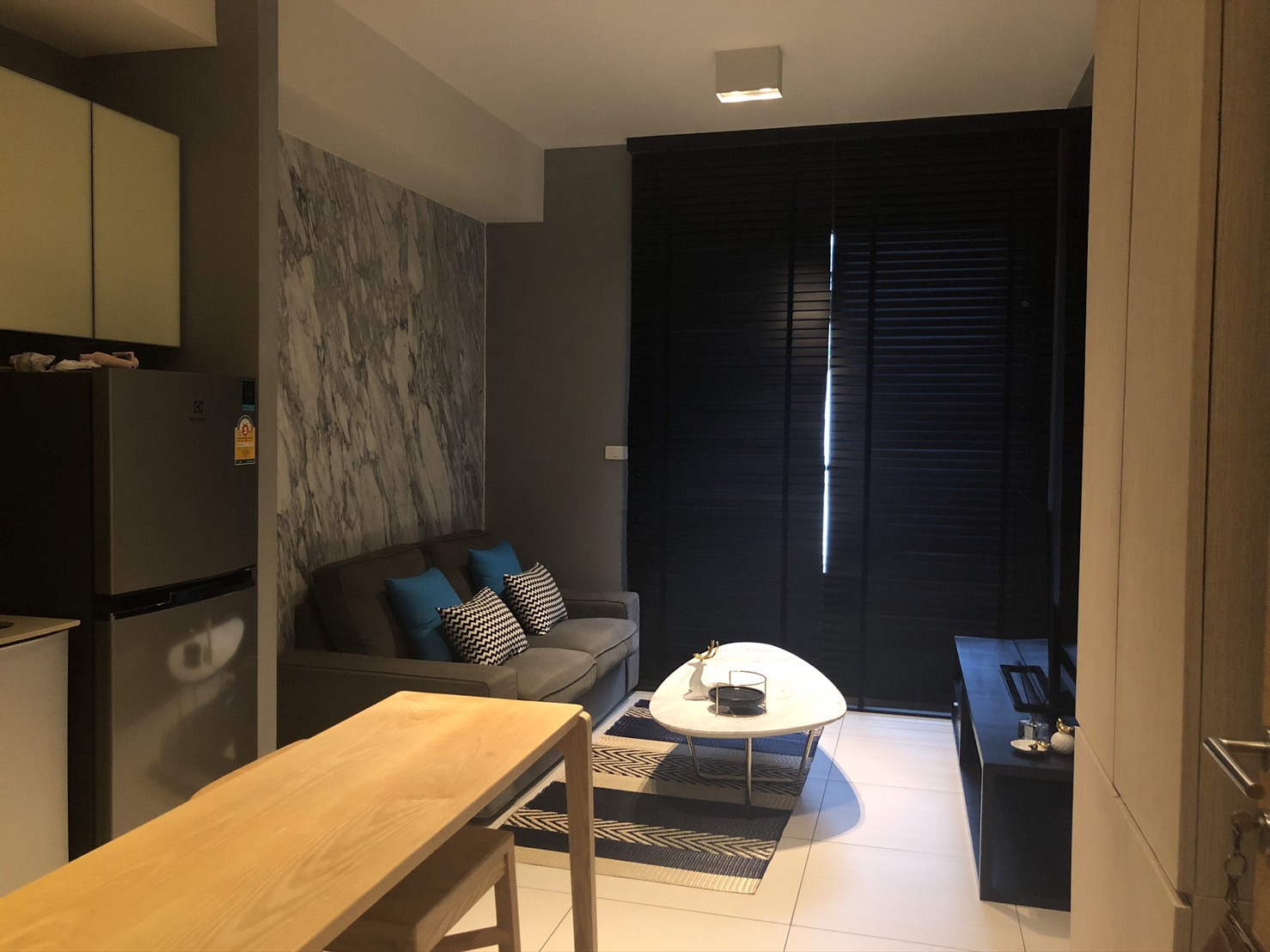 ให้เช่าคอนโด 1 ห้องนอน The Lofts Ekkamai (เดอะ ล็อฟท์ เอกมัย) 100 meter from BTS Phrakanong