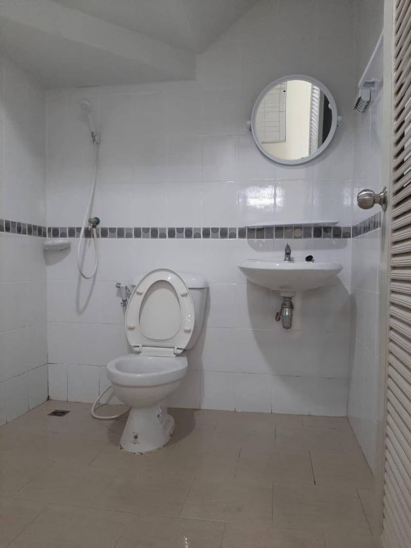 ขาย / ให้เช่า ทาวน์โฮม 2 ชั้น หมู่บ้านนิรันดร์วิลล์ 10 ถนนศรีวารีน้อย มีห้องนอน 3 ห้องนอนพร้อมเฟอร์นิเจอร์และแอร์