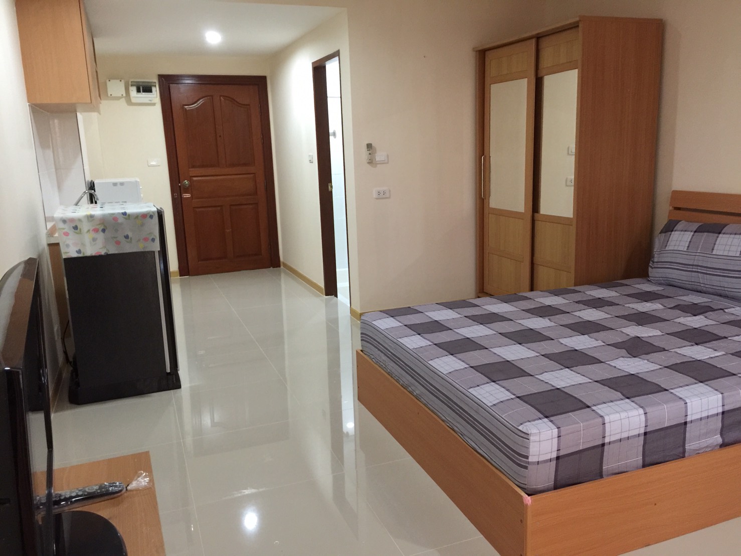 รหัสทรัพย์ 60440 ให้เช่าคอนโด พีจี 1 พระราม9 (PG 1 Rama 9) ห้องสตูดิโอ 1 ห้องน้ำ ตึกเอ (ฝั่งตึก 8 ชั้น) พื้นที่ 30 ตร.ม ทิศใต้ ราคาเช่า 10,000 / ต่อเดือน