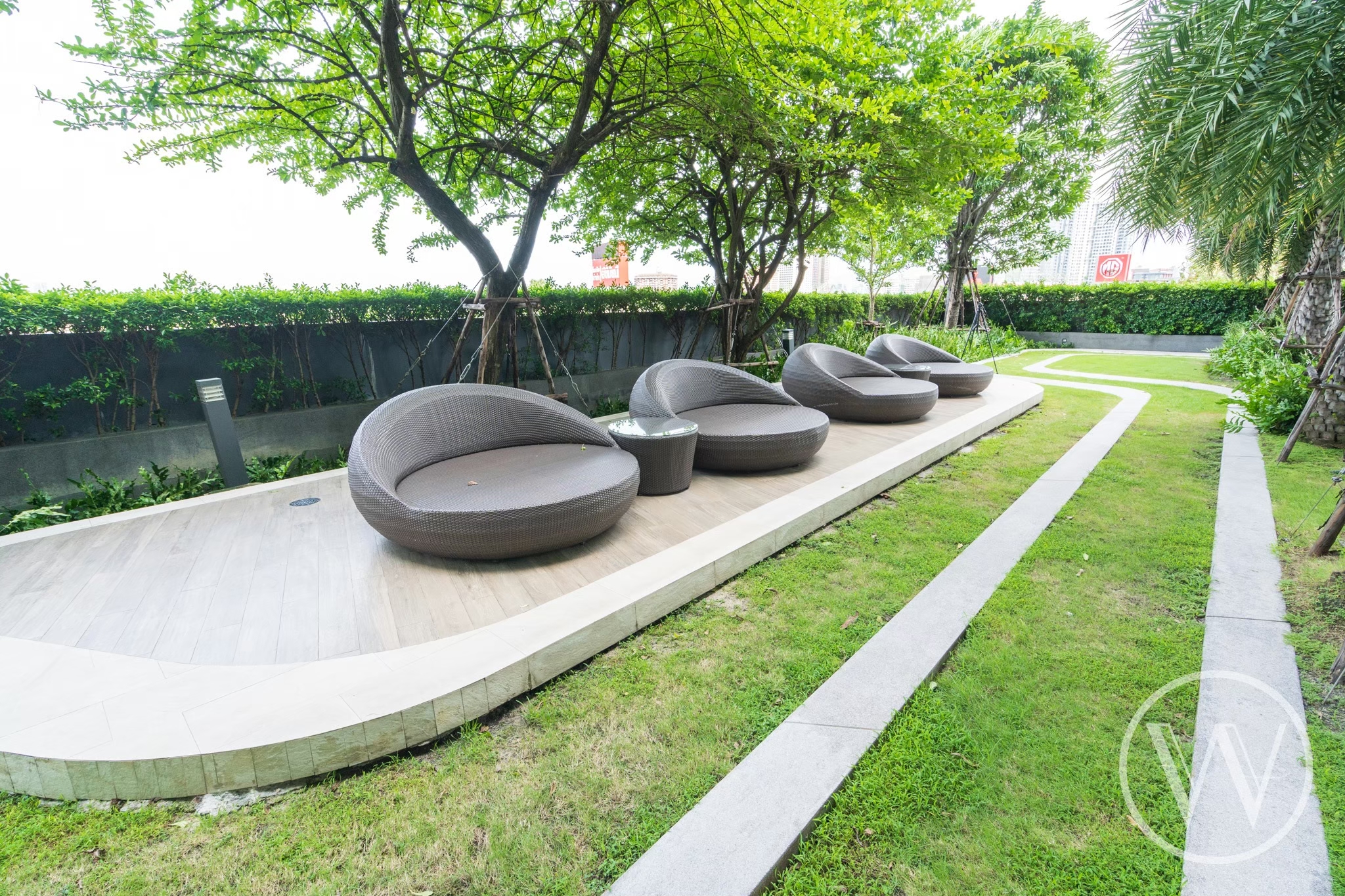 ขายคอนโดหรูติด BTS บางนา IDEO MOBI Sukhumvit Eastgate ไอดีโอ โมบิ สุขุมวิท อีสท์เกต ห้องสตูดิโอขนาด 22 ตร.ม. ชั้น 11 วิวสระว่ายน้ำ