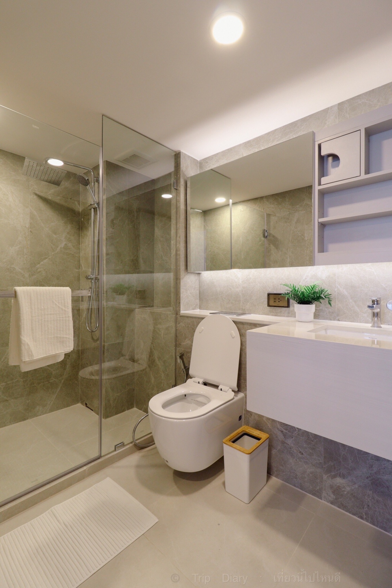 ✨ ให้เช่าคอนโดใหม่ SOHO Bangkok Ratchada (โซโห แบงค็อก รัชดา) 📍 ใกล้ MRT ห้วยขวางเพียง 200 เมตร | ห้องใหม่ สไตล์มูจิ | Duo Space 2 ชั้น เพดานสูง 4 เมตร วิวสวย ชั้น 18!