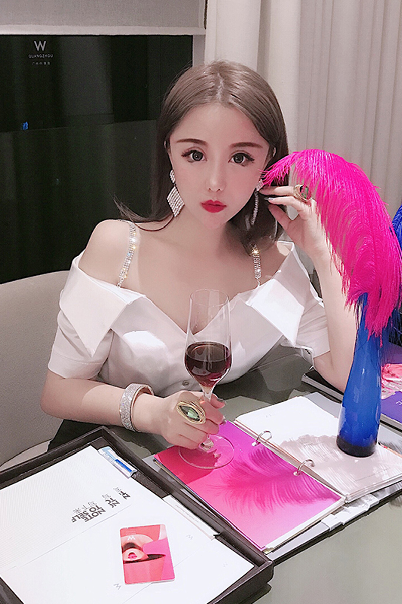 พรีออเดอร์ : เสื้อเชิ๊ตแฟชั่นสไตล์เกาหลี แขนสั้น ช่วงสายประดับเพชร มี2สี