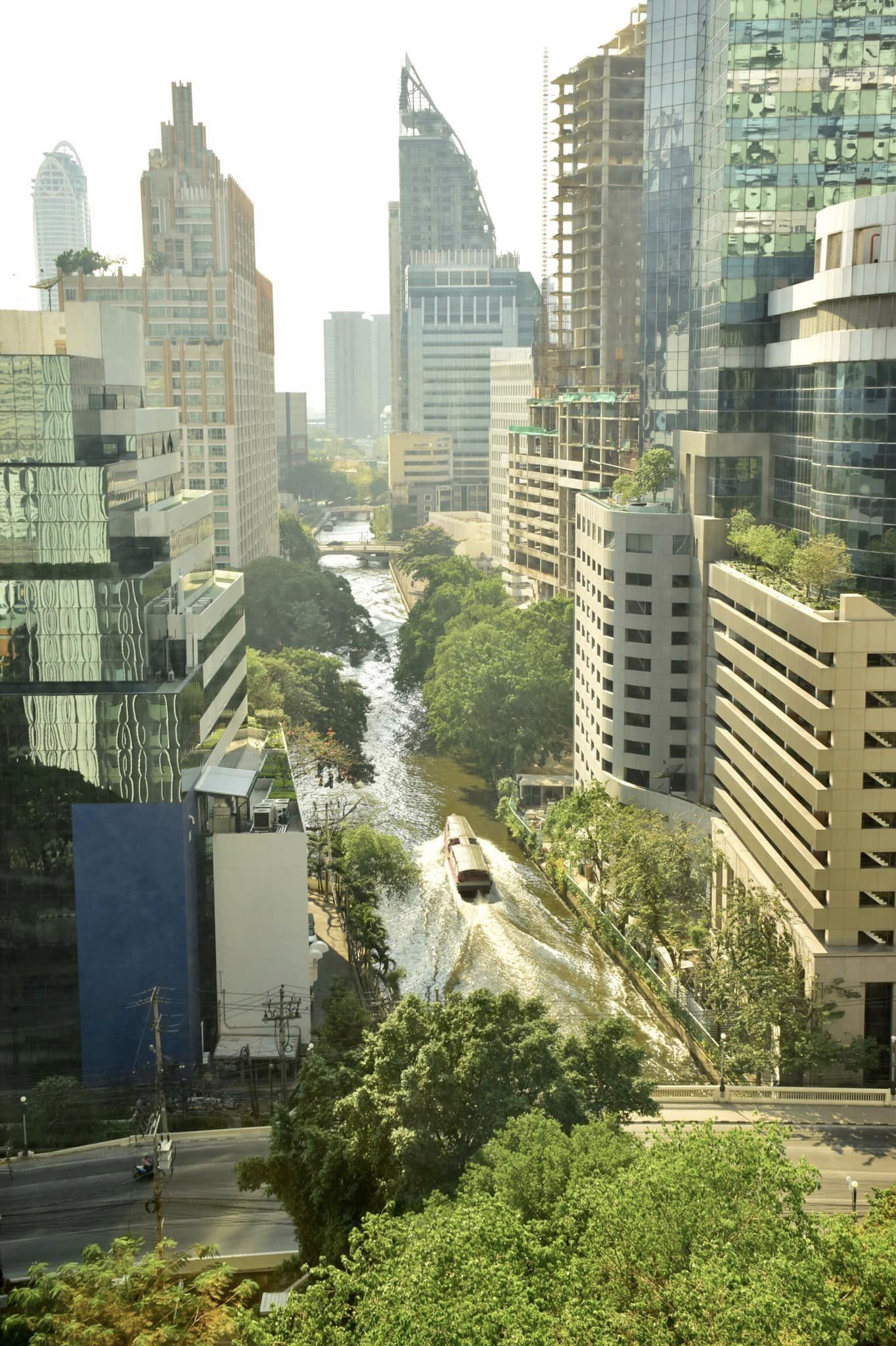 ให้เช่าคอนโดใหม่ใจกลางเมือง Life One Wireless (ไลฟ์ วัน ไวร์เลส) ห่างจาก BTS เพลินจิต 600 เมตร ห้องหัวมุม ขนาด 38 ตรม. ชั้น 16 วิวคลองสวยสงบ