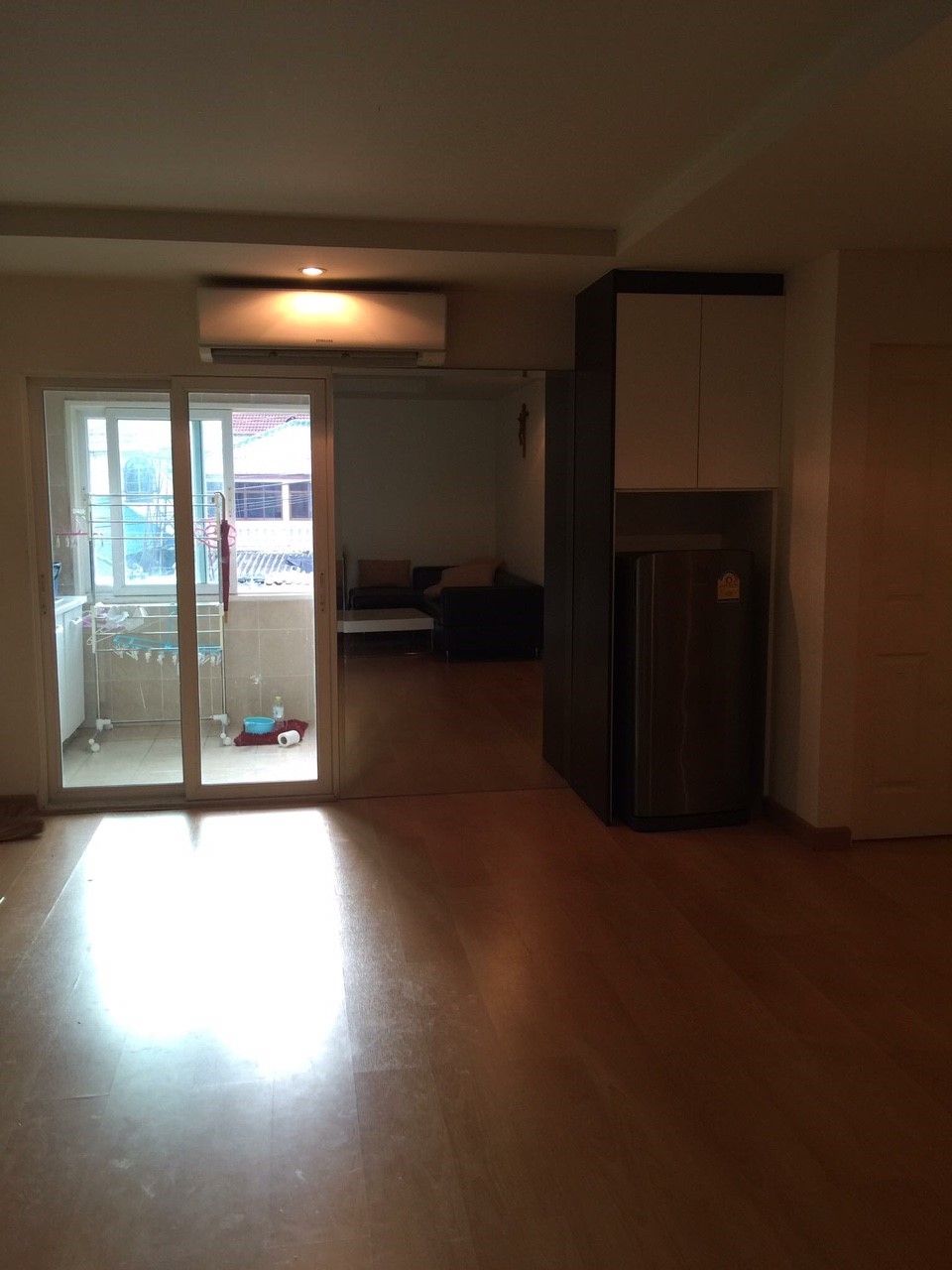 คอนโด แฮปปี้ ลิฟวิ่ง รัชดา 18 Happy Living Ratchada 18 ให้เช่า 2 ห้องนอน 2 ห้องน้ำ 1 ห้องรับแขก 1ห้องครัว เนื้อที่ 67ตรม.