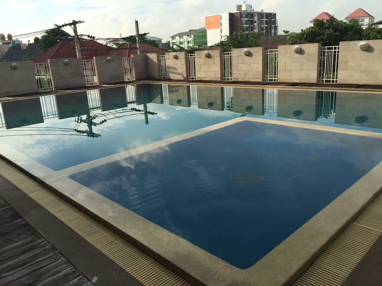 คอนโด แฮปปี้ ลิฟวิ่ง รัชดา 18 Happy Living Ratchada 18 ให้เช่า 2 ห้องนอน 2 ห้องน้ำ 1 ห้องรับแขก 1ห้องครัว เนื้อที่ 67ตรม.