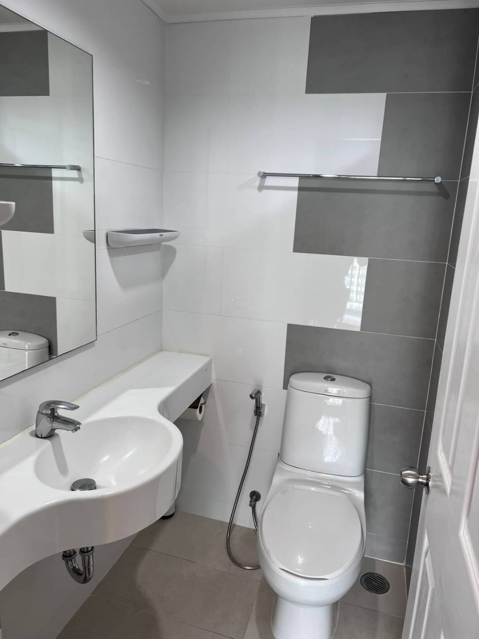 ให้เช่าคอนโด Lumpini Place Rama 4 - Kluaynamthai (ลุมพินี เพลส พระราม 4 - กล้วยน้ำไท) 1 ห้องนอน 1 ห้องน้ำ ขนาด 29 ตรม.