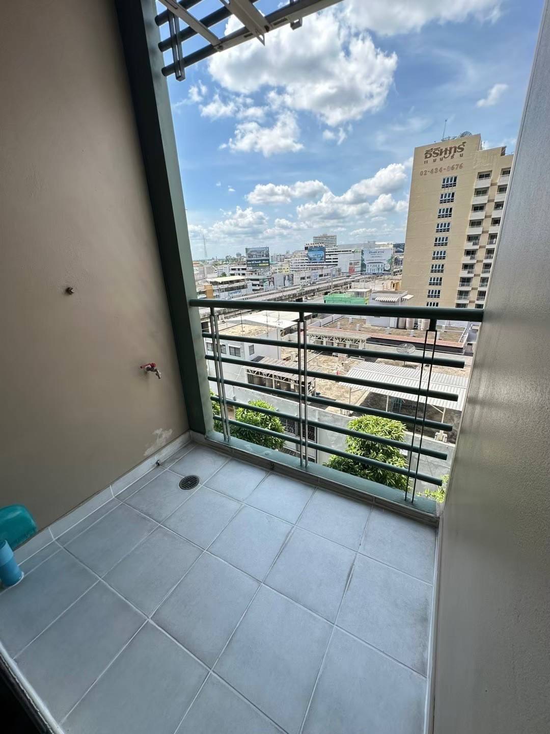 ให้เช่าคอนโด Lumpini Place Pinklao 1 (ลุมพินี เพลส ปิ่นเกล้า 1) ติดถนนใหญ่ อยู่เยื้องโลตัสปิ่นเกล้า ขนาด 30 ตรม ห้องสตูดิโอ วิวสระน้ำ