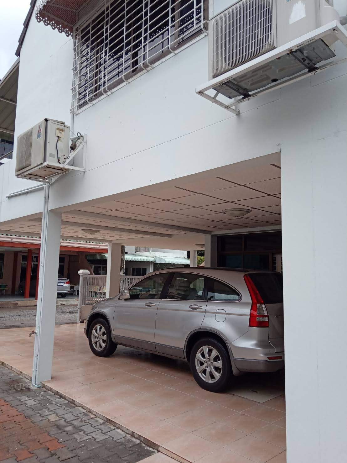 ให้เช่าทาวน์เฮ้าส์ 2 ชั้น หัวมุมถนน อยู่ในหมู่บ้าน กาญจนา ซอย จ่าบัน ศรีราชา 4 ห้องนอน 35,000 /ต่อเดือน