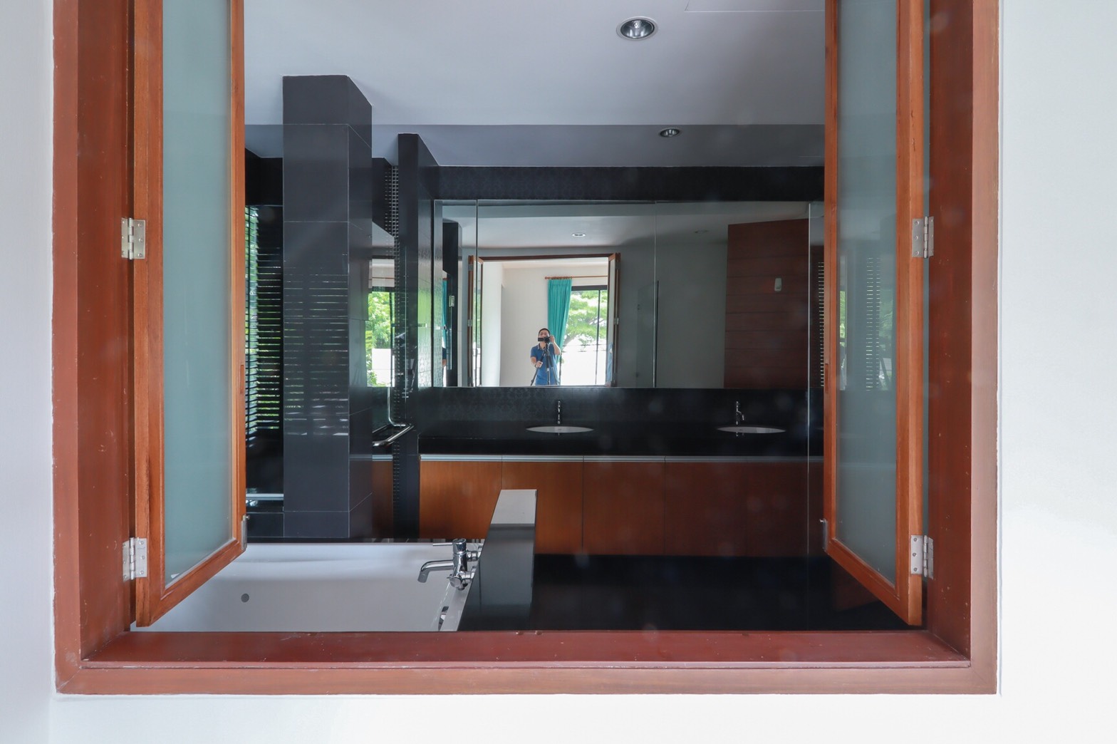 ให้เช่าบ้านเดี่ยว 2 ชั้น มีสระว่ายน้ำส่วนตัว ใกล้เอกมัย / ทองหล่อ เพียง 700-800 เมตร อยู่ถนนประดิษฐ์มนูญธรรม (ซอย ยืนยง)