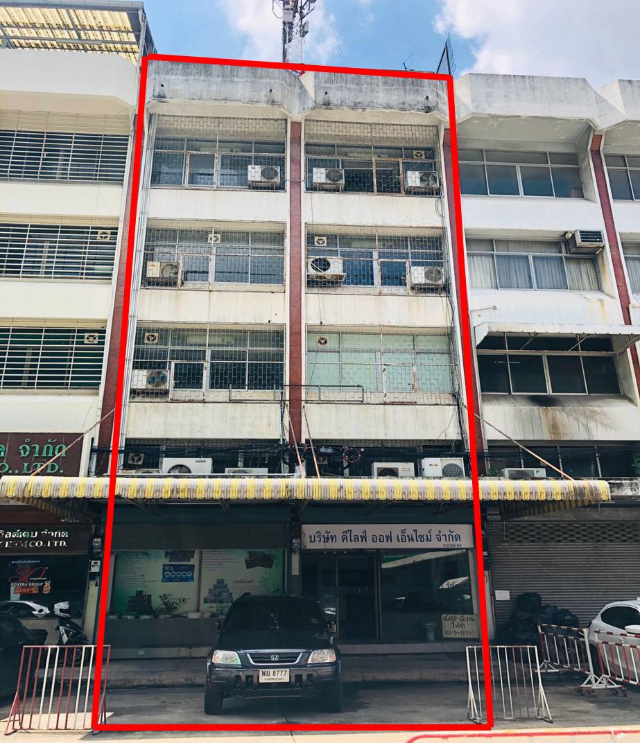 ขายอาคารพาณิชย์ 4 ชั้นครึ่ง ซอยรัชดา 24 ใจกลางเมือง จาก MRT รัชดาภิเษกเพียง 100 m พร้อมตกแต่ง