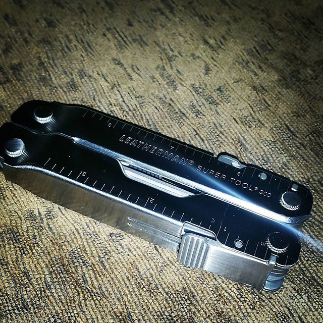 คีมเอนกประสงค์ Leatherman Super Tool® 300 Tools พร้อมซองผ้า Made in USA