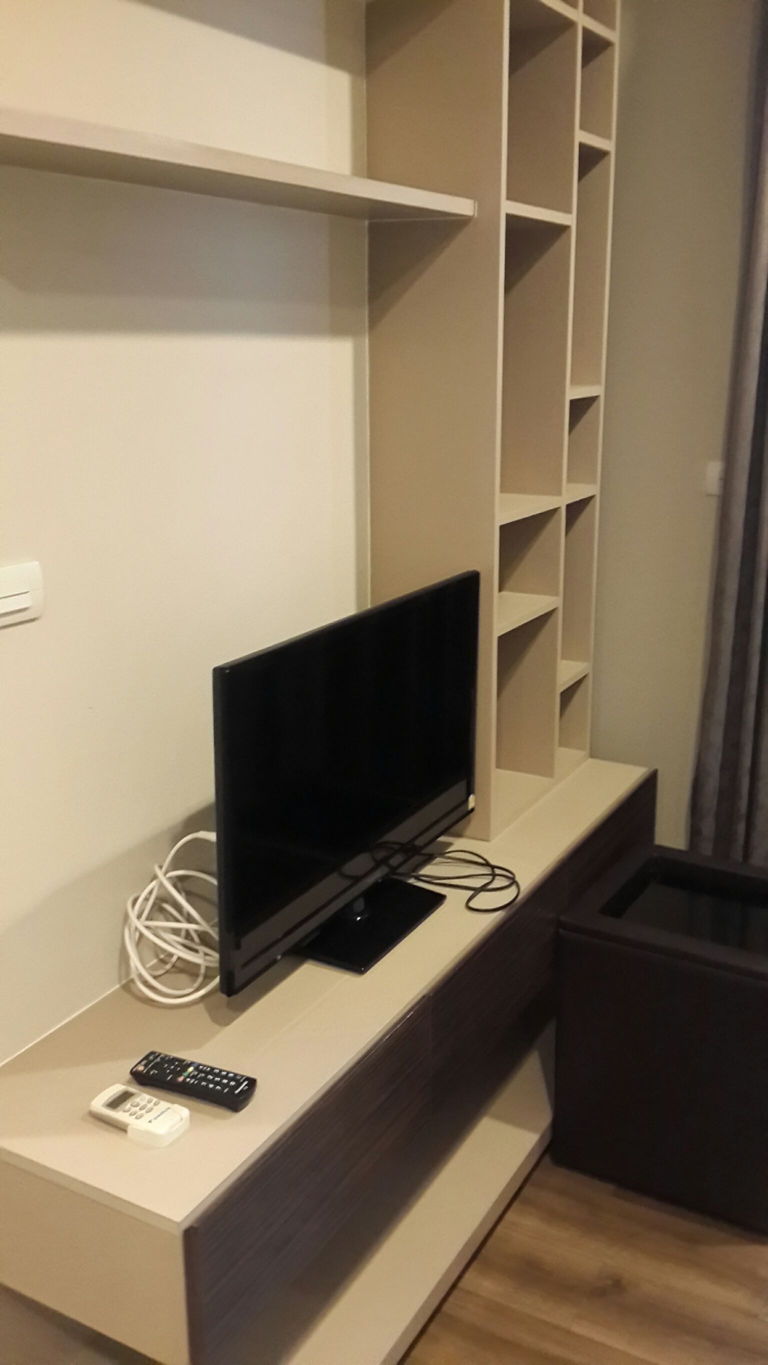 ขาย/ให้เช่า คอนโดออนิกซ์พหลโยธิน (Onyx Phahonyothin) 1 ห้องนอน 1 ห้องน้ำ พื้นที่ 31 ตรม. วิวสระน้ำ