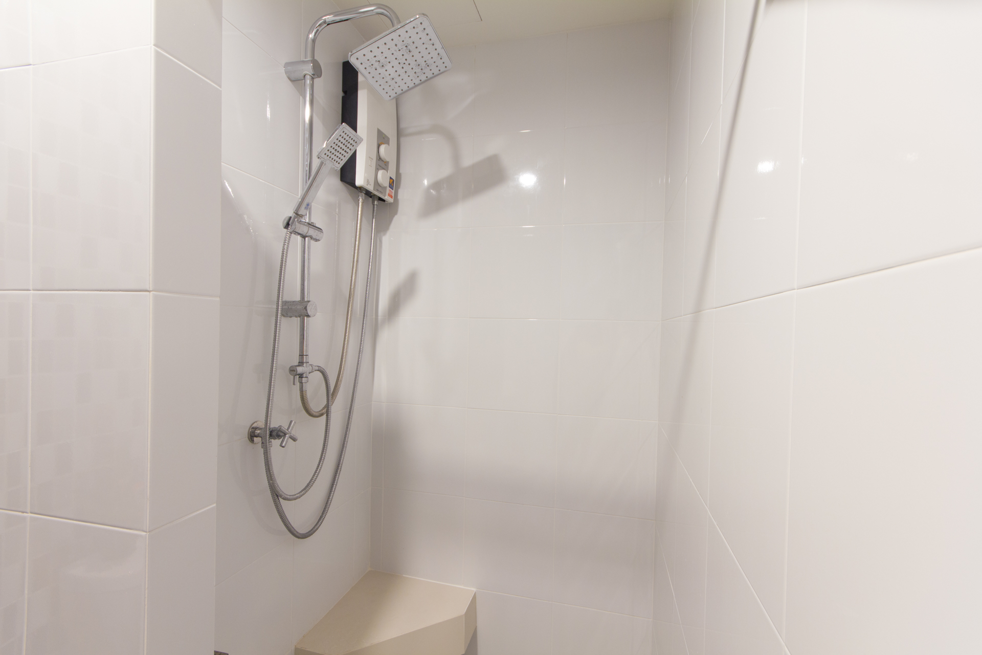 ขายคอนโดThe Kith Plus Sukhumvit 113 (เดอะ คิทท์ พลัส สุขุมวิท 113) 2 ยูนิต ตกแต่งครบพร้อมเข้าอยู่ ยูนิตที่1 แบบ 1 ห้องนอน 1 ห้องน้ำ ตึก A ชั้น 3